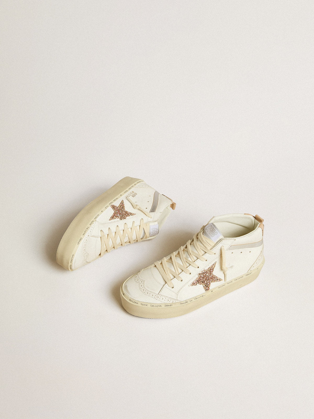 Mid Star con estrella brillante y destello de cuero plateado metalizado
