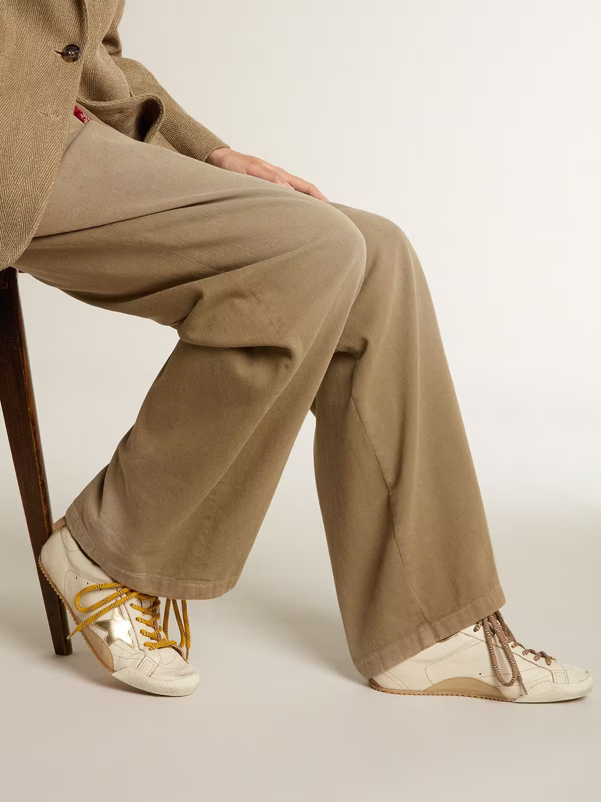 True-Star Donna in nappa bianca con stella oro e talloncino in suede beige