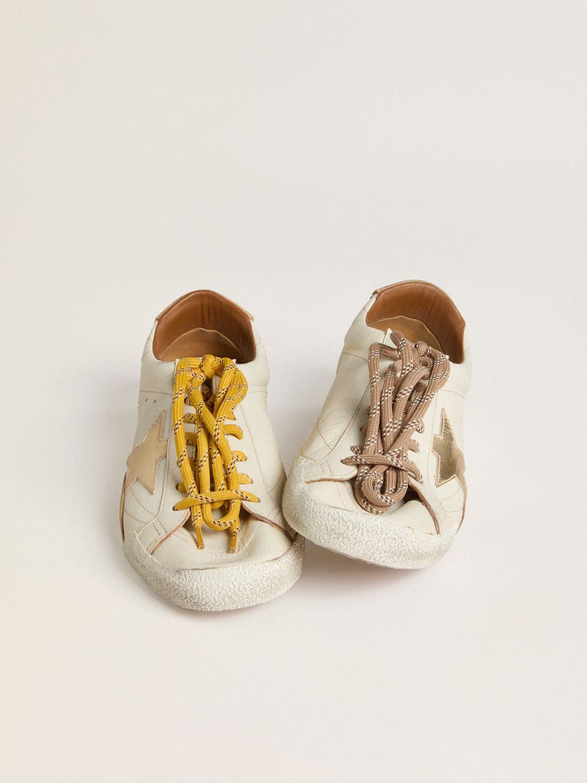 True-Star Donna in nappa bianca con stella oro e talloncino in suede beige