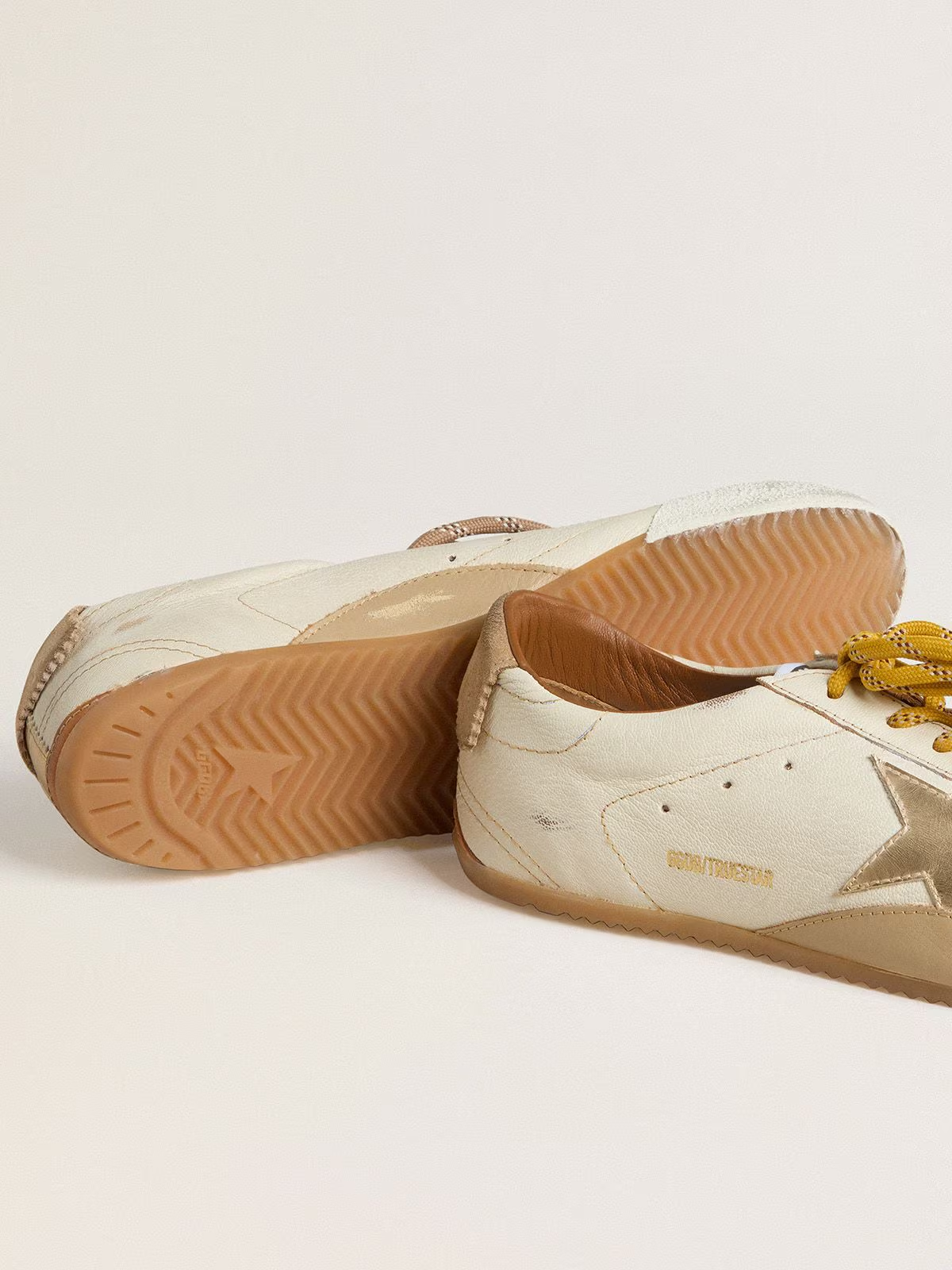 True-Star Donna in nappa bianca con stella oro e talloncino in suede beige