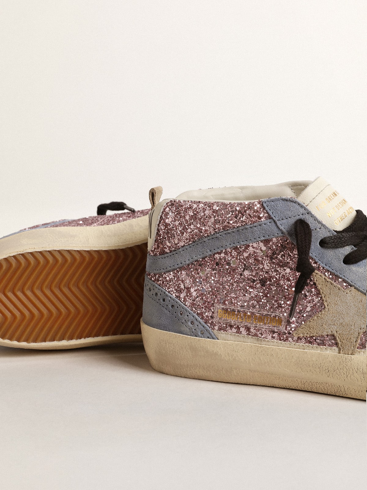 Mid Star LTD en purpurina lila con inserciones de ante azul claro