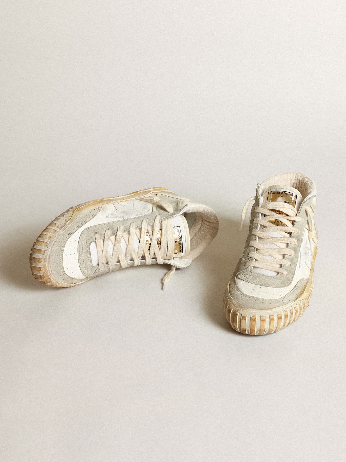 Zapatillas Mid Star para mujer con aplicaciones de ante gris hielo y estrella de piel blanca