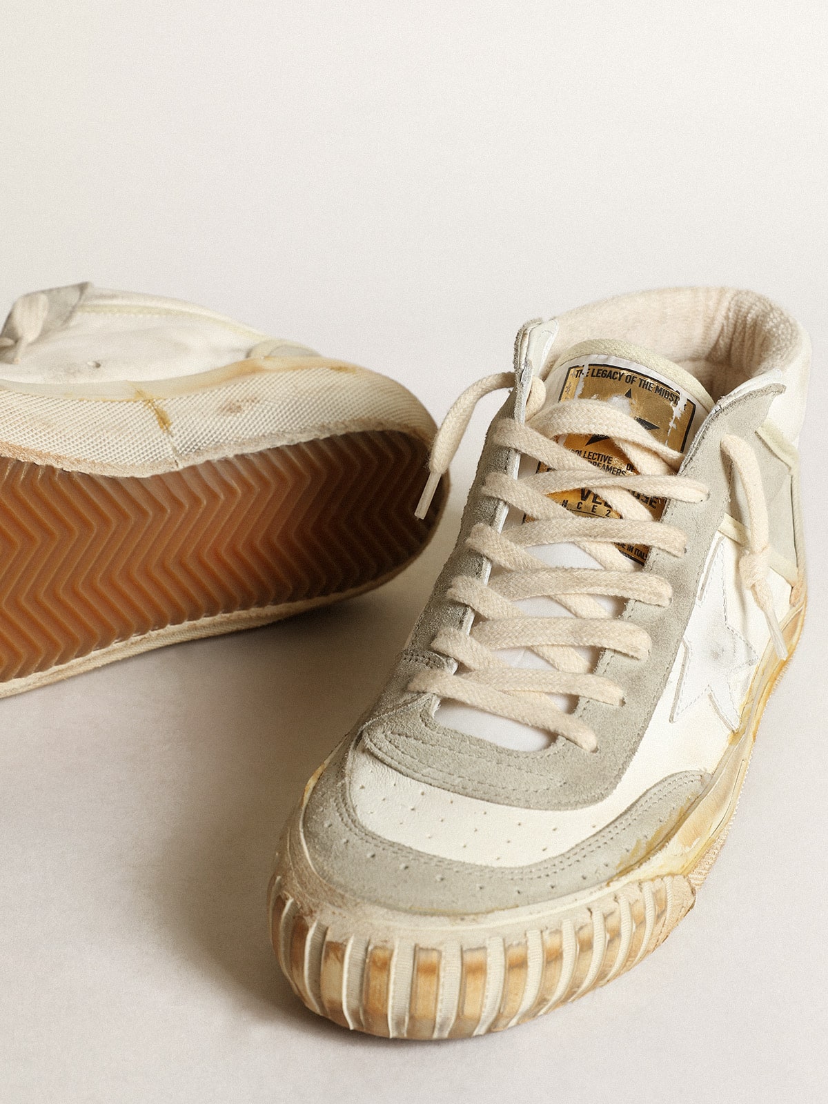 Zapatillas Mid Star para mujer con aplicaciones de ante gris hielo y estrella de piel blanca